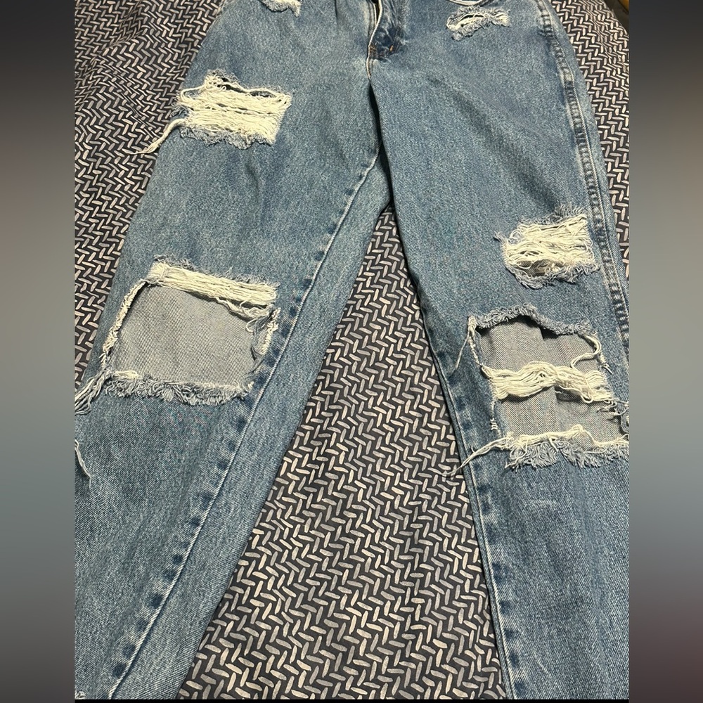 Chic distressed jeans - Picture 3 of 6